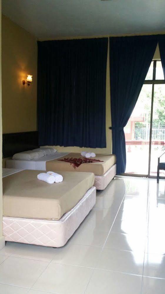 Hji Residensi Hotel กัวห์ ภายนอก รูปภาพ